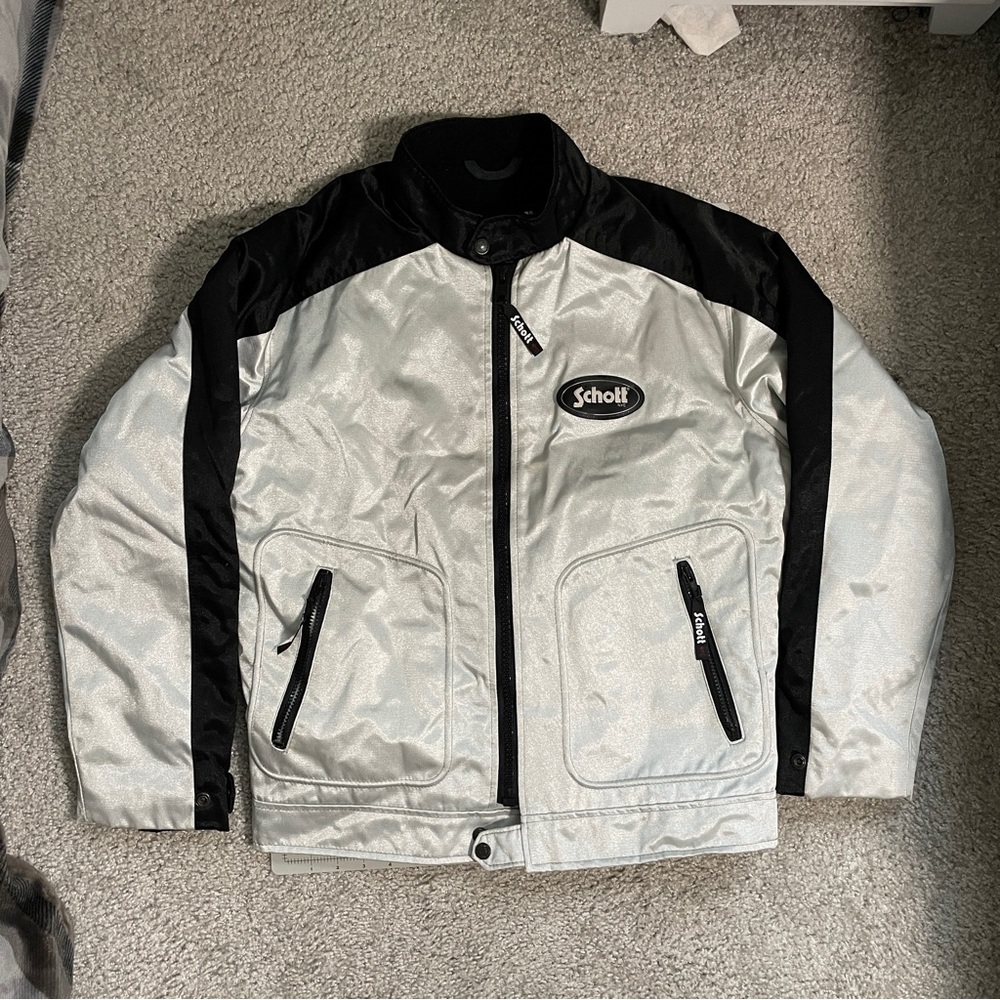 SCHLOTT NYC SILVER MOTORCYCLE JACKET
SIZE S